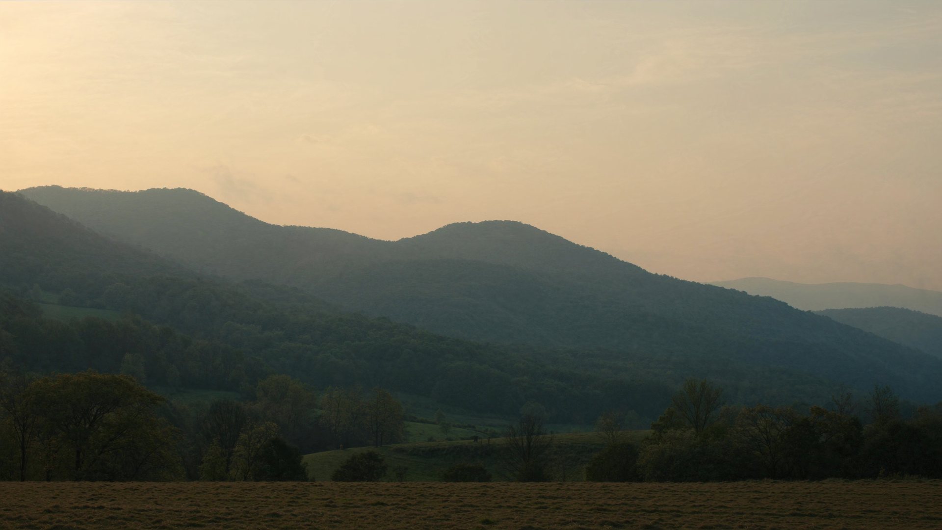 Golden-hour light across the Blue Ridge mountains and Shenandoah Valley